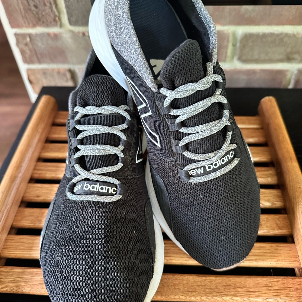 New Balance Black and Gray Sneakers with Breathable Mesh - Picture 5 of 16